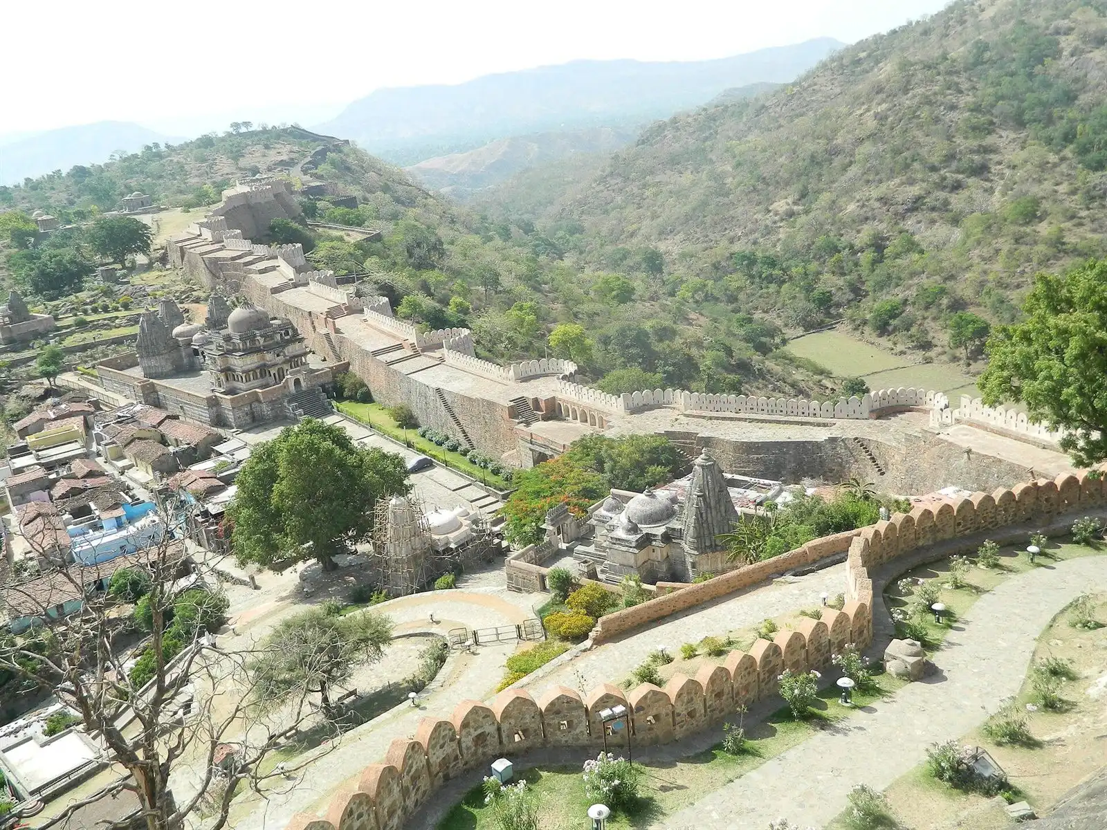 The long fort walls of Kumbhalgarh across the hills