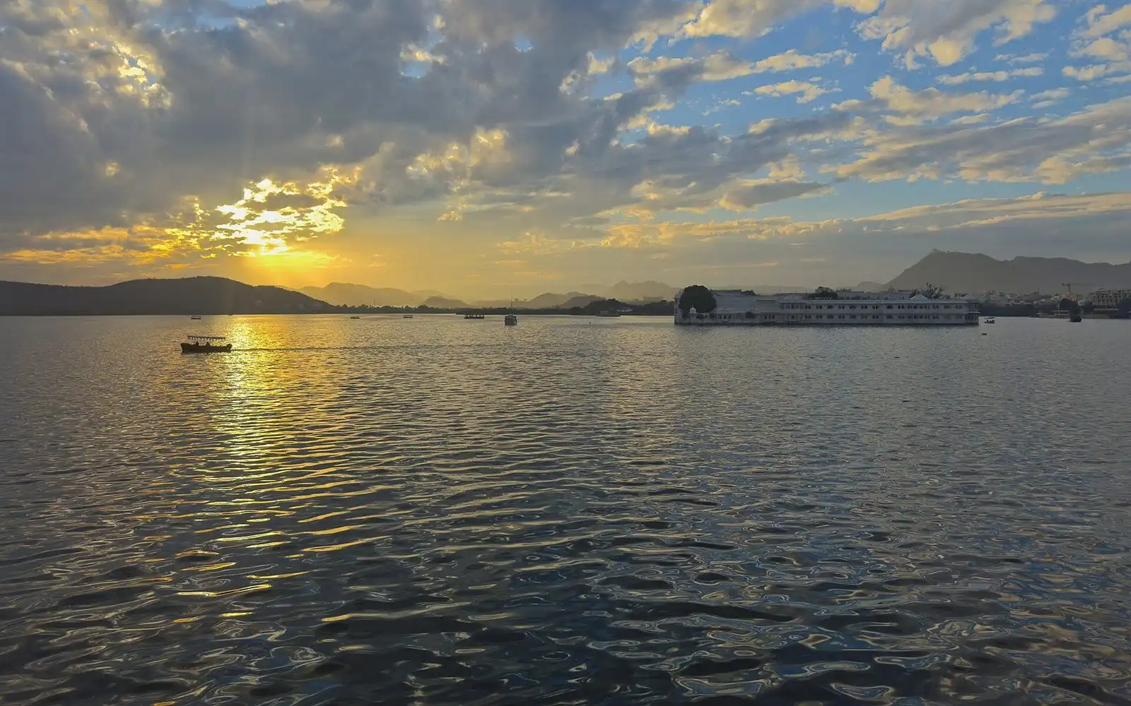 Sunset over Lake Pichola in Udaipur